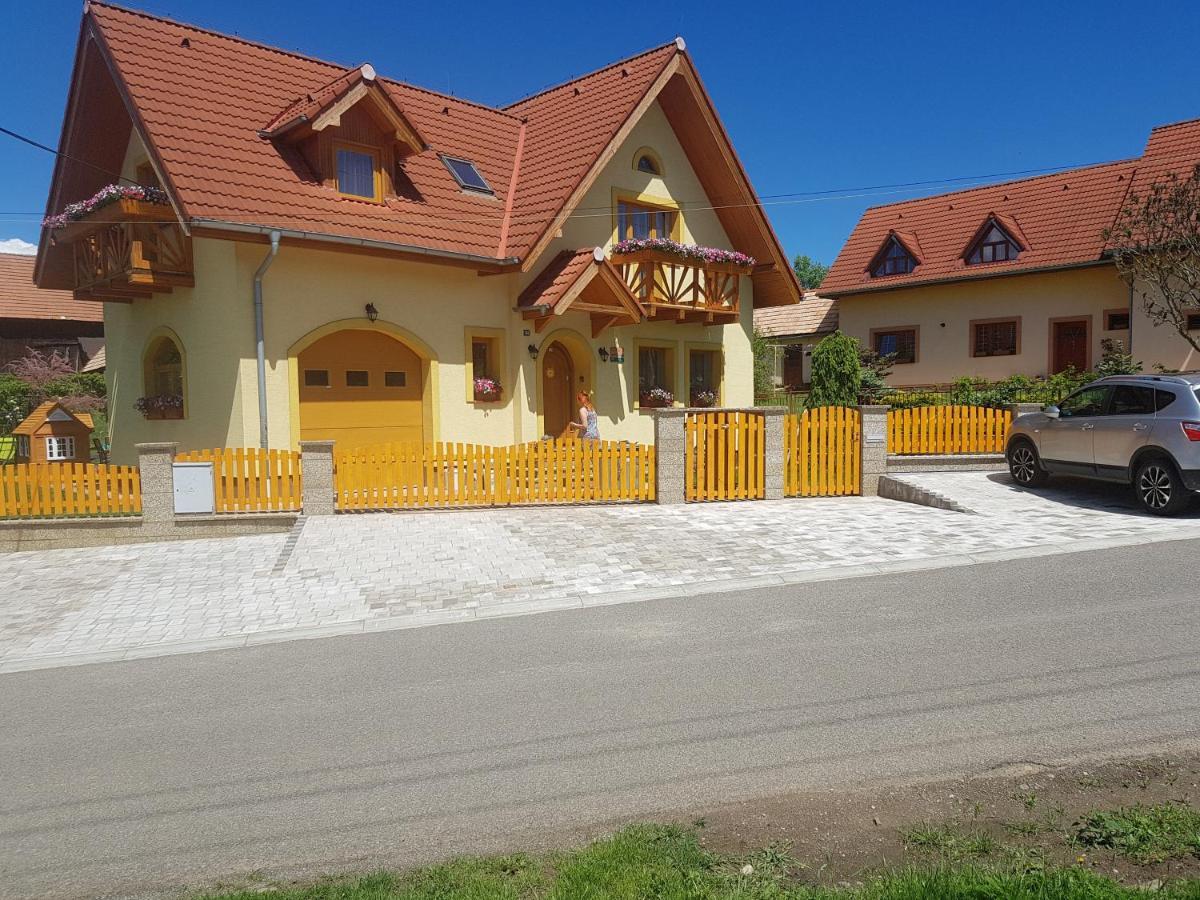 Zlty Dom Vrbov Apartamento Exterior foto