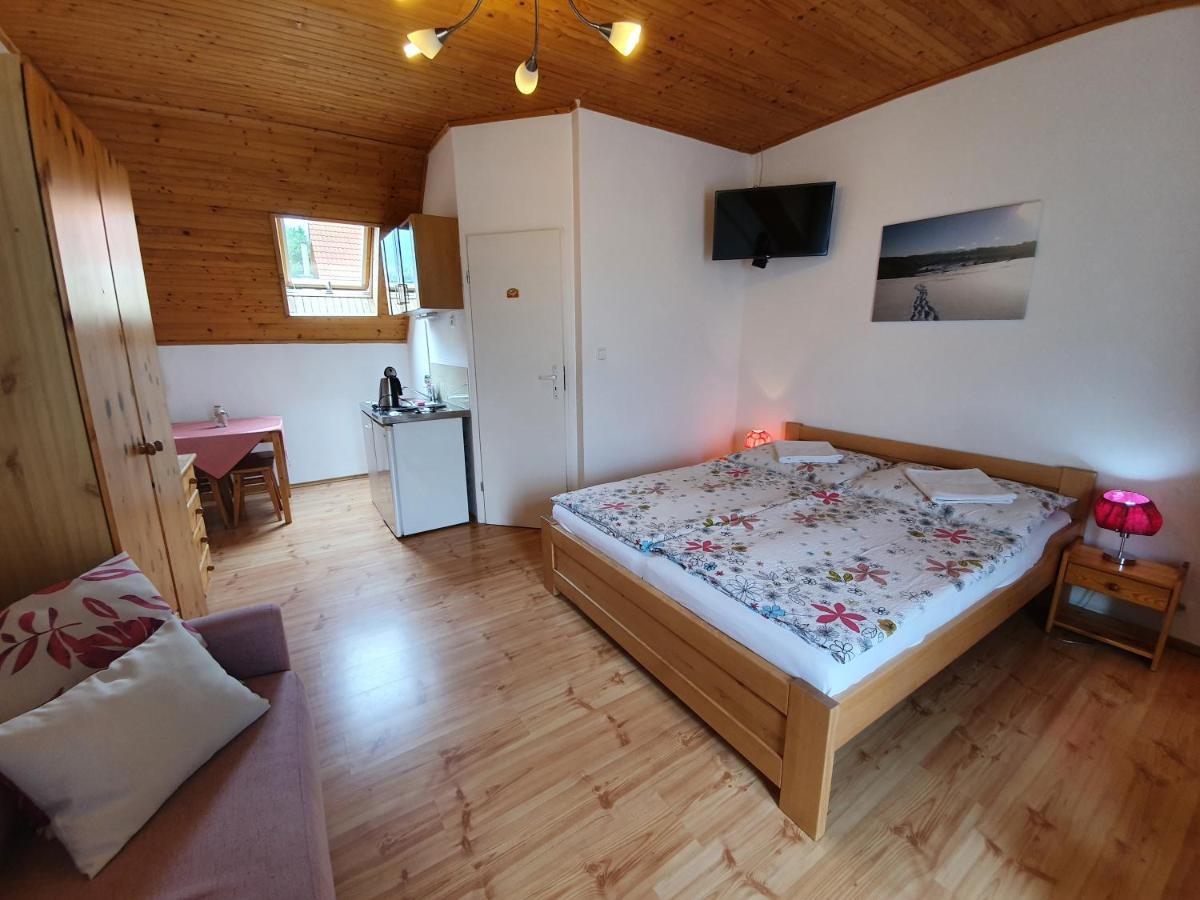 Zlty Dom Vrbov Apartamento Exterior foto