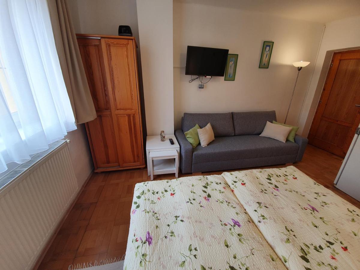 Zlty Dom Vrbov Apartamento Exterior foto