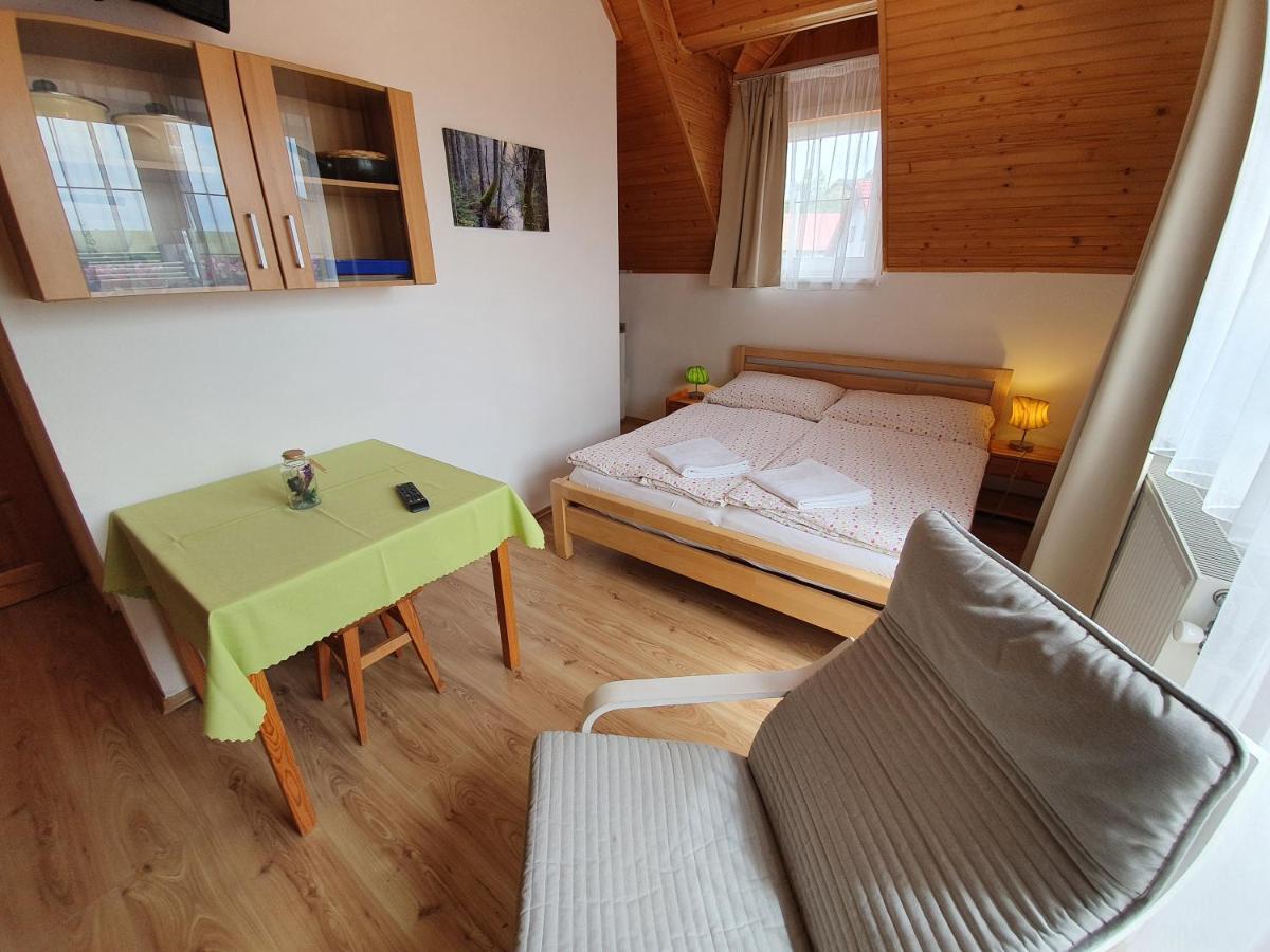 Zlty Dom Vrbov Apartamento Exterior foto