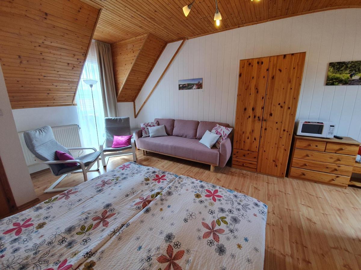 Zlty Dom Vrbov Apartamento Exterior foto